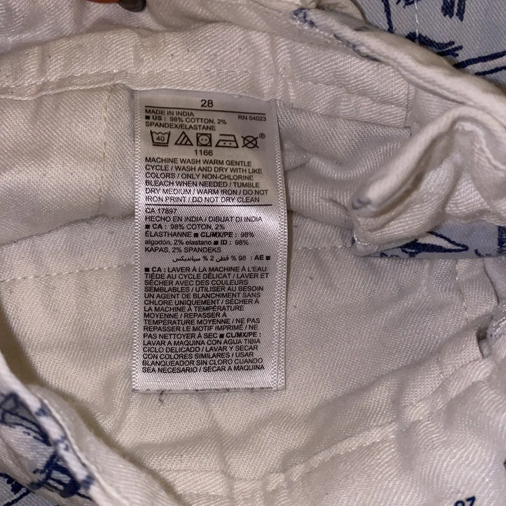Old Navy Beach Scene Shorts Set of 2 : Red and White; Size 28